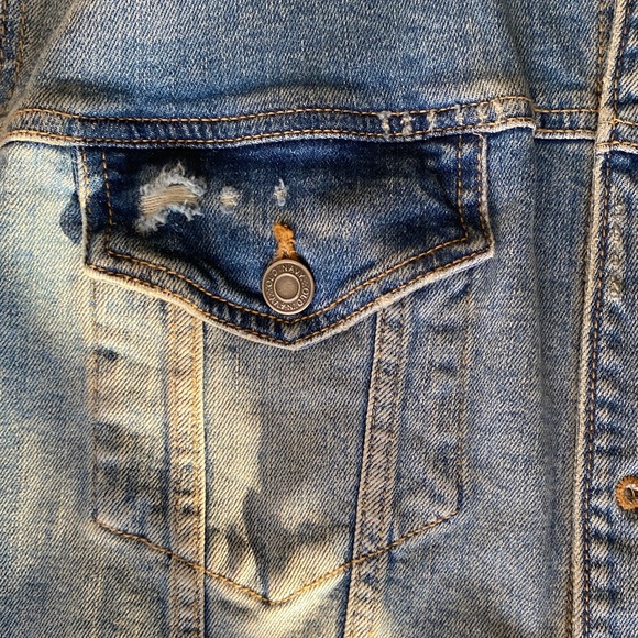 Old Navy Light Blue Washed/Ripped Jean Jacket - Picture 3 of 10